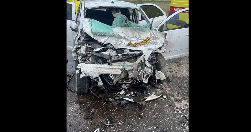 Два человека погибли в аварии на трассе в Костанайской области, ещё трое пострадали