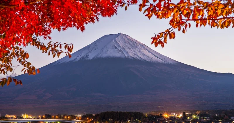 В Японии после сильных дождей возле места подъёма альпинистов на склоне Фудзи сошёл оползень