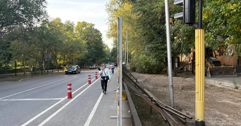 Тротуар жабылды жолмен жүру керек пе? Алматыдағы қауіпсіздікке кім жауапты
