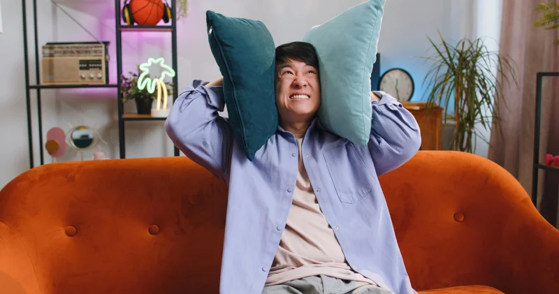 Түнде көпқабатты үйлерде бала жылағаны үшін көршілер шағымдана ала ма?