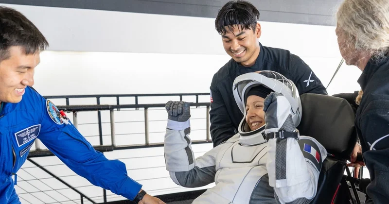 “Үйге баратын ең ерекше жол“: NASA Crew 12 экипажының оралуын көрсетті