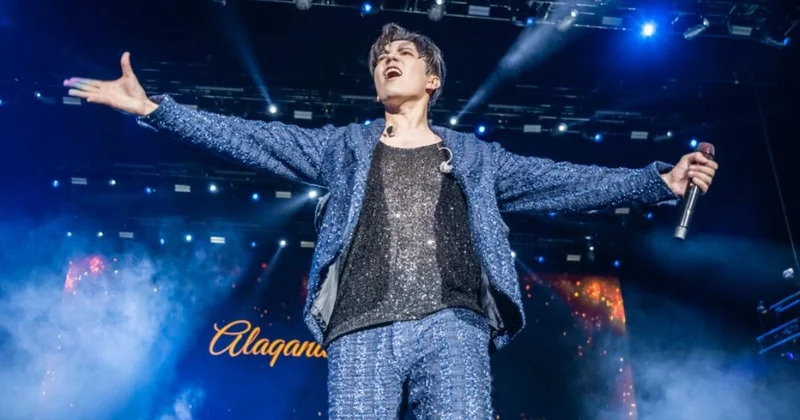 Фанаты Димаша Кудайбергена растрогали певца флешмобом в Барселоне