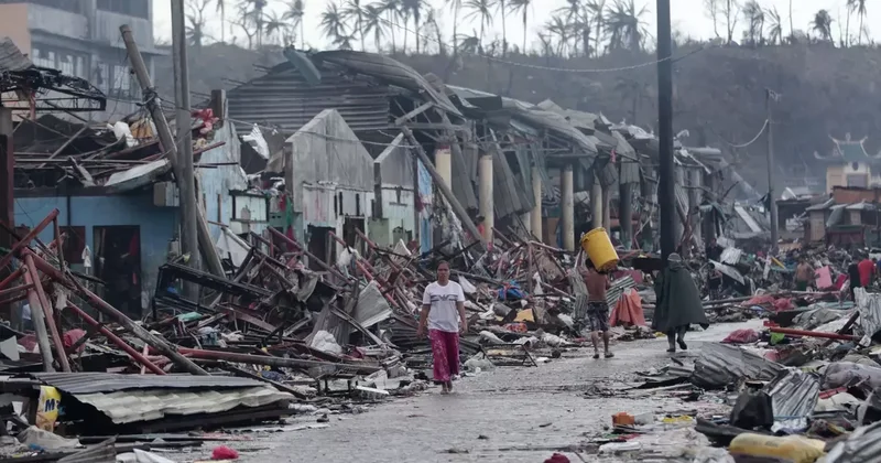 На Филиппины надвигается супертайфун: эвакуированы более 100 тысяч человек