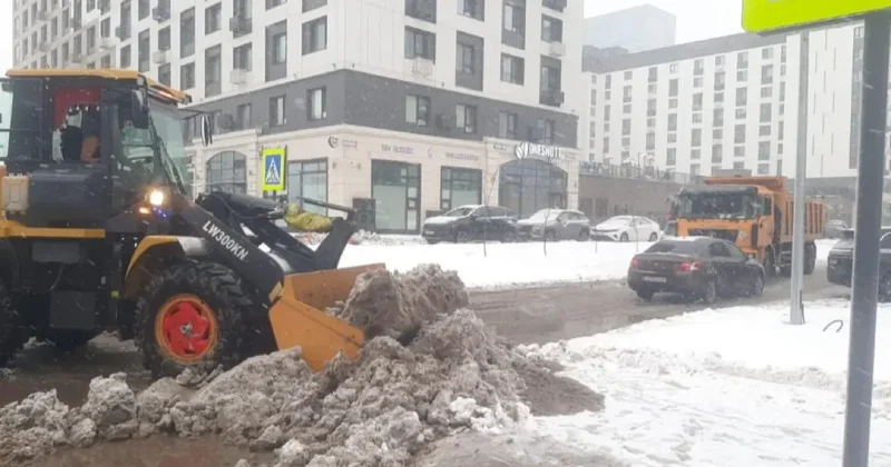 В Астане за сутки вывезли более 20 тысяч кубометров снега
