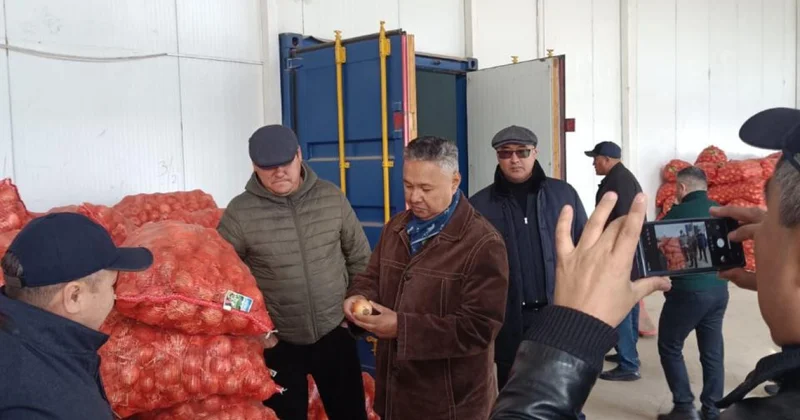 Мәжіліс депутаты Азат Перуашев Тараз көтерме тарату орталығына барды