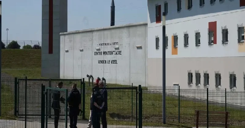 Парижде теракт жасамақ болды деген күдікпен үш әйел қамауға алынды