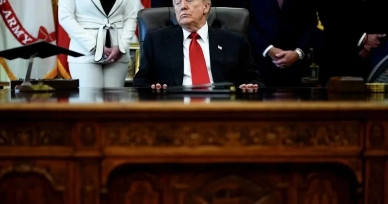 Трамп уснул на совещании в Овальном кабинете: фото стало вирусным