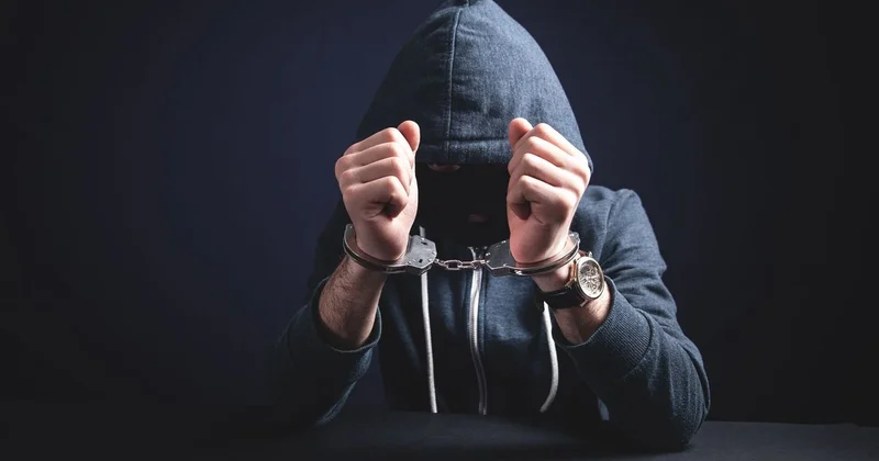 Имеющего доступ к нужным людям задержали в Актобе