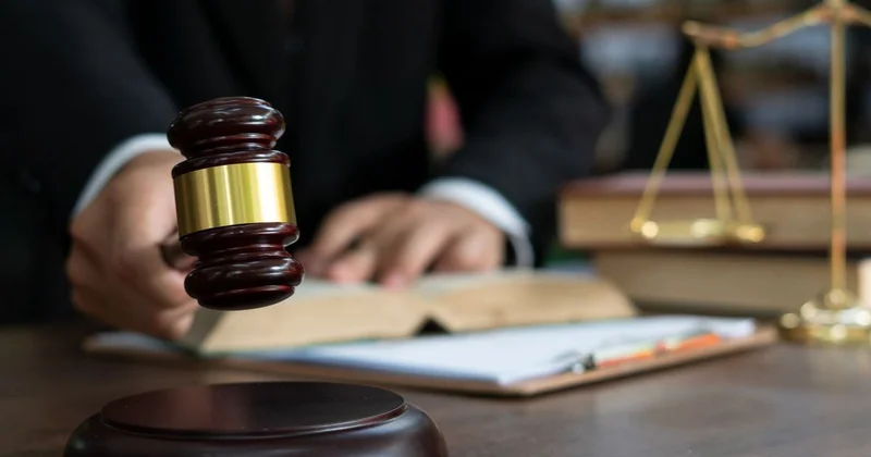 Казахстанец шантажировал бывшего шефа и вымогал квартиру в обмен на молчание