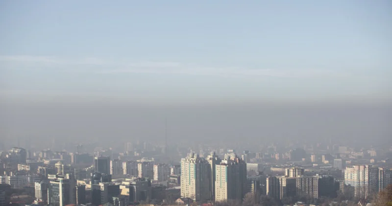 Желтоқсанда Алматыны басып тұратын көк тұман сейіледі