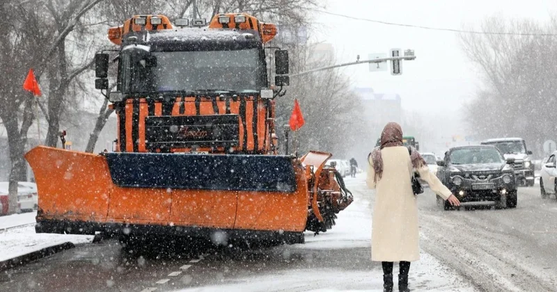 Алматыда бір түнде көктайғаққа қарсы 500 тоннадан астам материал себілді