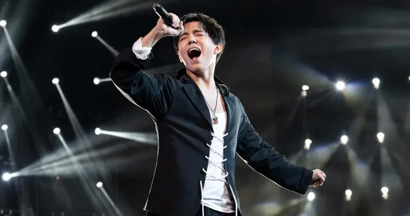 Димаш Құдайберген туралы кітап басылып шықты