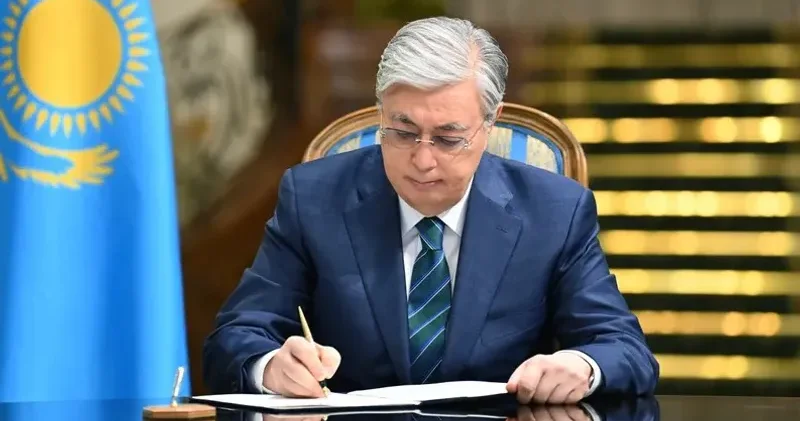 Тоқаев Парламент ұсынған еліміздің үш жылдық бюджеті туралы заңға қол қойды