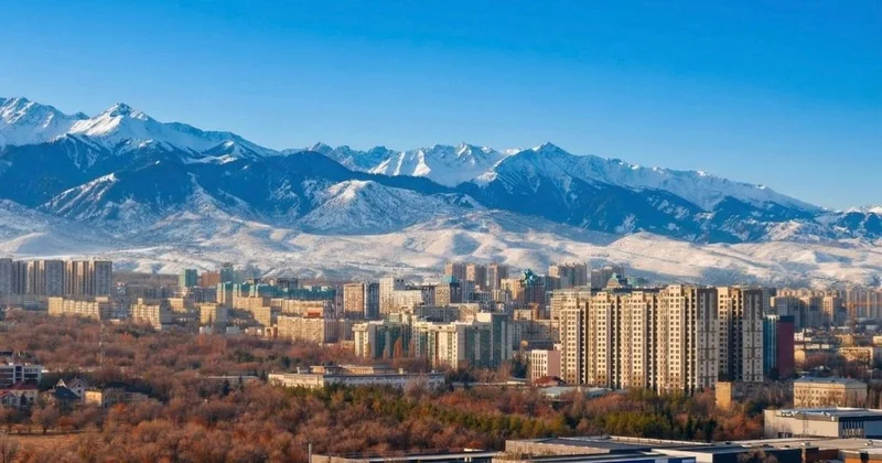 Чистый воздух и заснеженные горы: альянс природы и погоды Алматы
