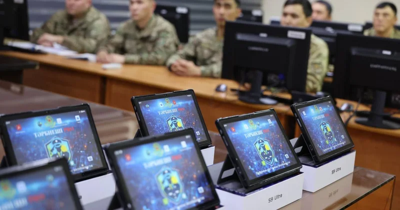 Ұлттық ұланның әскери тәрбиешілері бірегей мобильді қосымшаны тестілеуде