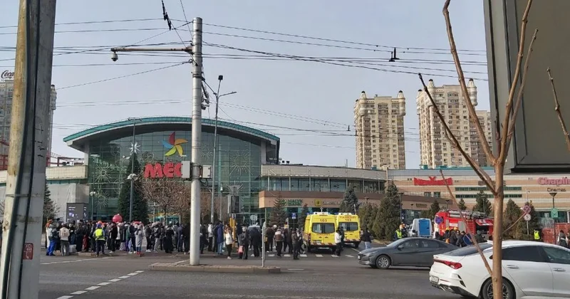 Из алматинской Меги срочно эвакуировали людей