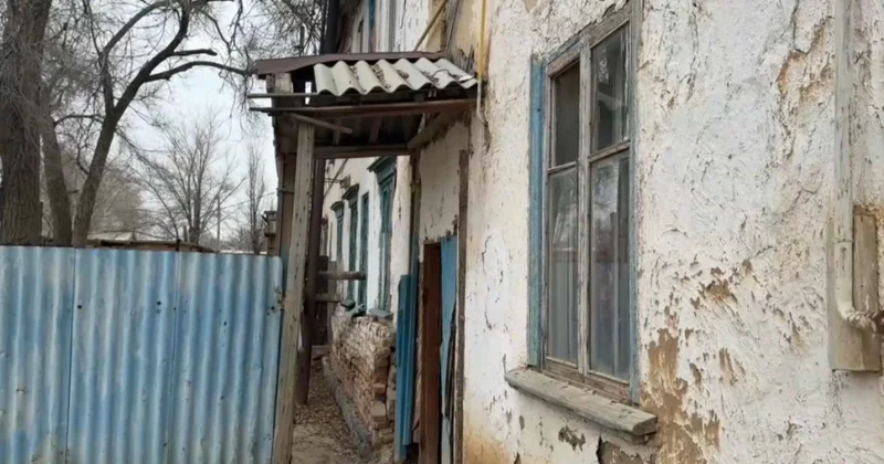 Атырау облысы Доссор кентінде ескі үйлер жөнделіп жатыр