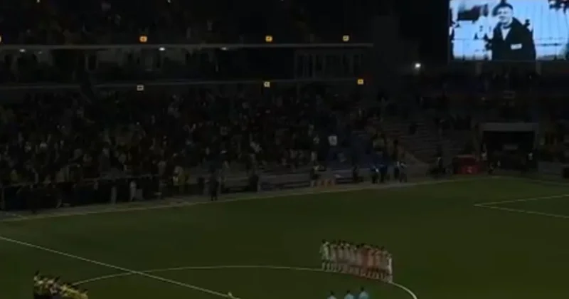 Футболисты почтили память тренера перед матчем Кайрат Олимпиакос