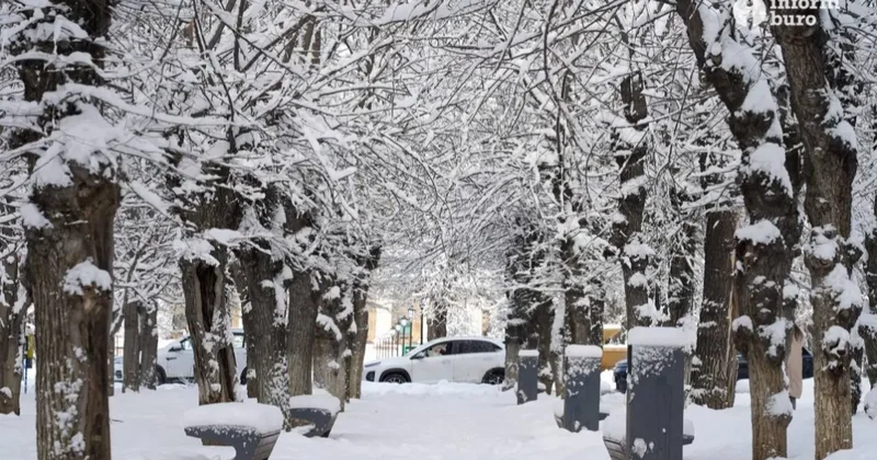 Алматинцев предупреждают о сильном снеге и гололедице