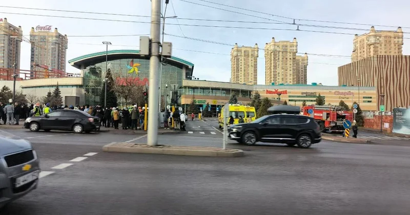 Людей эвакуировали из MEGA Alma Ata из за сообщения о бомбе