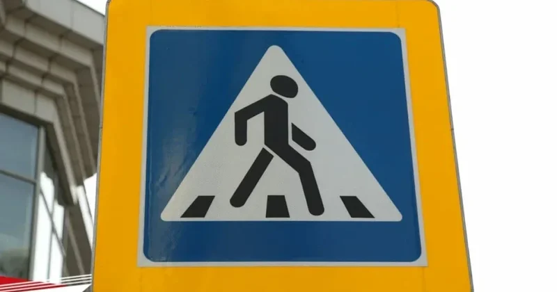 Ребёнок попал под колёса авто на пешеходном переходе в Актобе