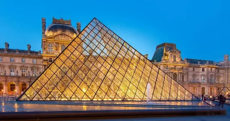 Лувр кітапханасындағы жүздеген құжат бүлінді