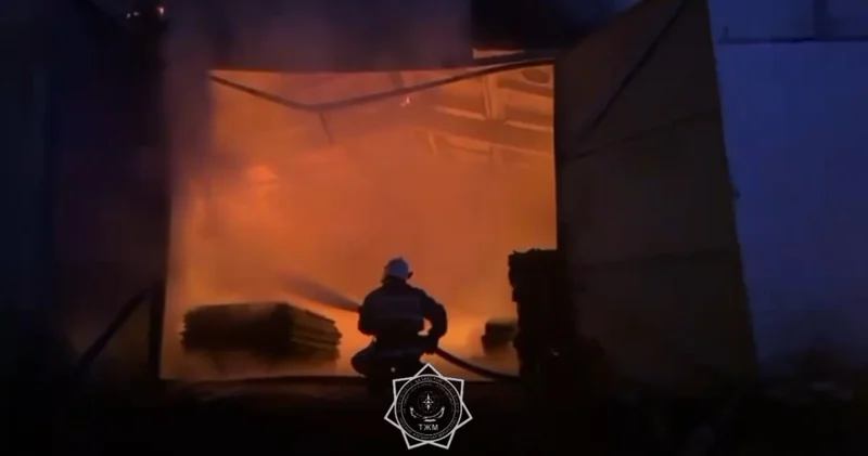 Алматы облысында жиһаз цехы өртенді