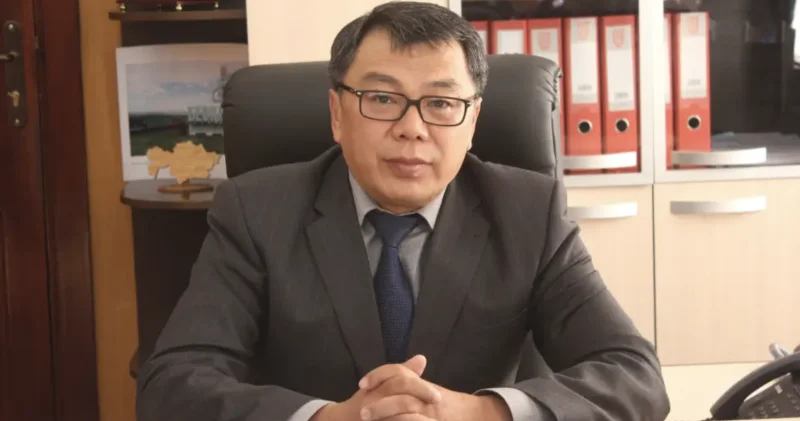 Пара алғаны үшін сотталған бұрынғы әкім құрметті азамат атанды