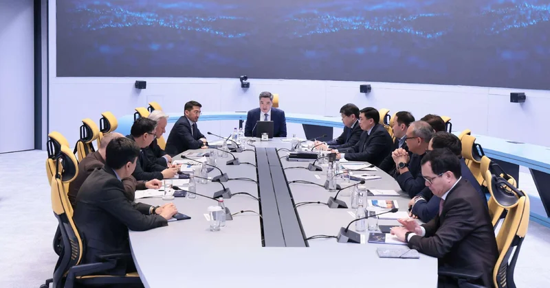 Премьер обсудил с экспертами вопросы развития экономики