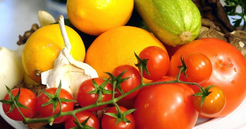 Почему плесневелые овощи и фрукты нужно выбрасывать