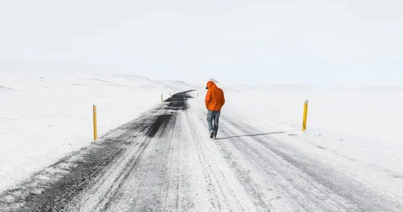 Жетісу облысында көлігі бұзылып, орта жолда қалып кеткен екі адам құтқарылды
