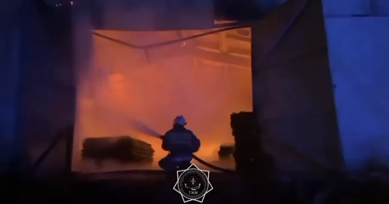 Мебельный цех загорелся в Алматинской области