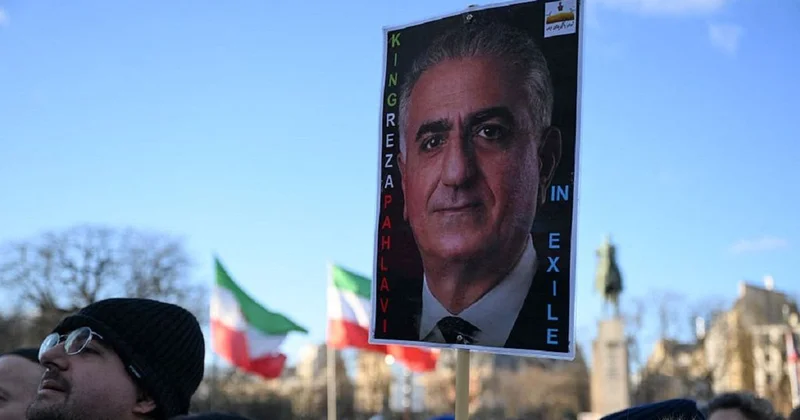 Сын последнего шаха. Что представляет собой Реза Пехлеви, чье имя скандируют восставшие иранцы