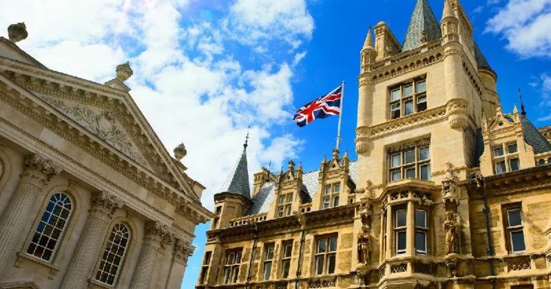 БАӘ өз азаматтарының Ұлыбританияда оқуын қаржыландыруды тоқтатты