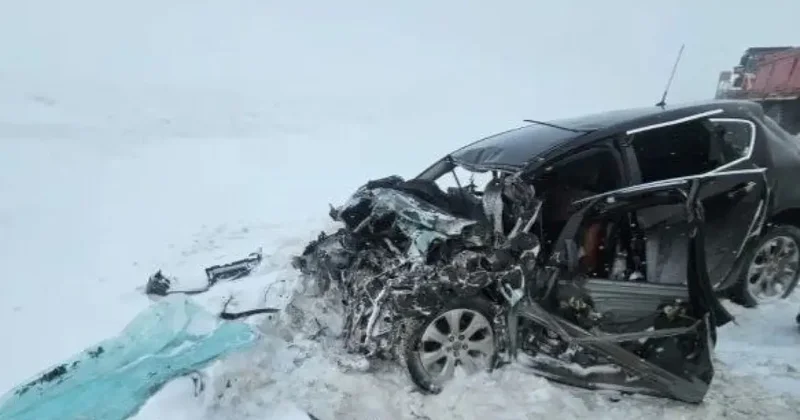 Ақтөбе облысында жүк көлігі мен жеңіл көлік соқтығысып, төрт адам қаза тапты