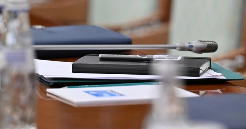 Үкімет үйіндегі қарбалас: Кеңейтілген отырыстың объективке іліккен сәттері