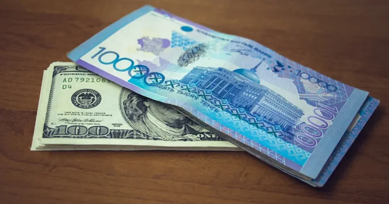 Курс доллара опустился ниже отметки в 492 тенге на бирже 10 февраля