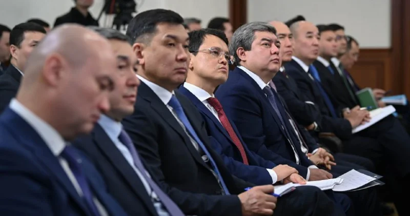 Аймақтардың экономикасы тұрақты өсіп өркендеп келеді, бірақ шешімін таппаған мәселелер бар Мемлекет басшысы
