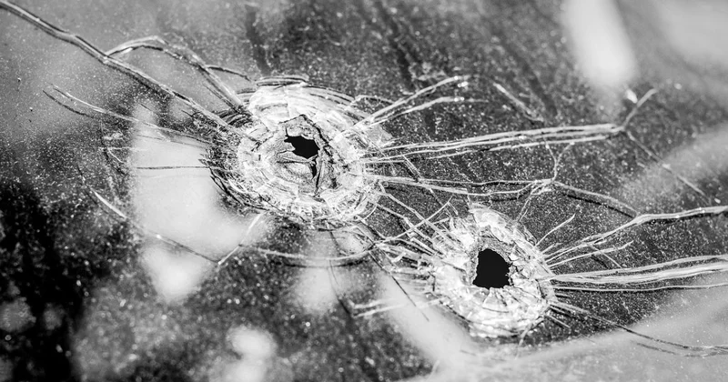 Женщине угрожали расправой и разбили машину на парковке в Астане (ВИДЕО)