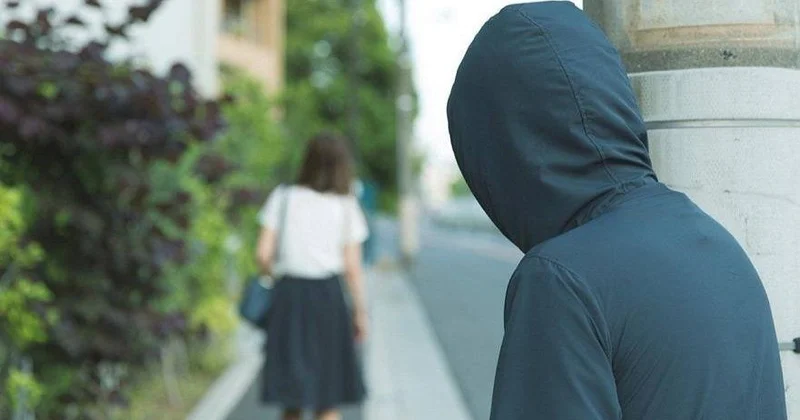 Астанада әйелді алты ай бойы мазалаған ер адам сталкинг үшін сотталды