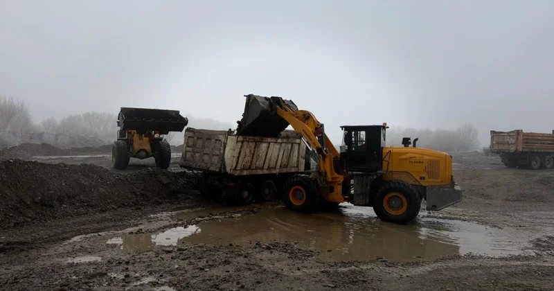 Первые паводки: в Туркестанской области размыло дорогу в зоне отдыха, людей эвакуировали