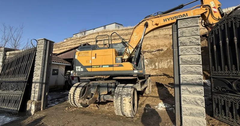 Талғардағы тосын жағдай: 150 текше метр топырақ үйлерді басып қала жаздады