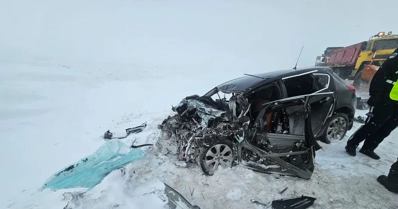 Легковое авто столкнулось с грузовиком в Актюбинской области: погибли 4 человека