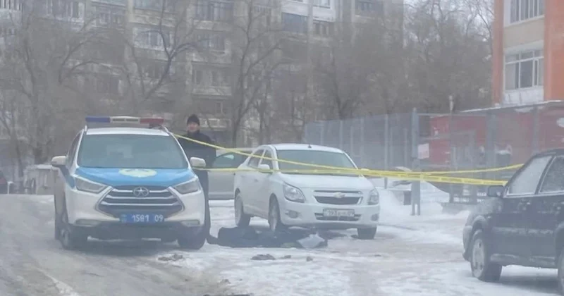 Безжизненное тело мужчины обнаружено на улице в Караганде