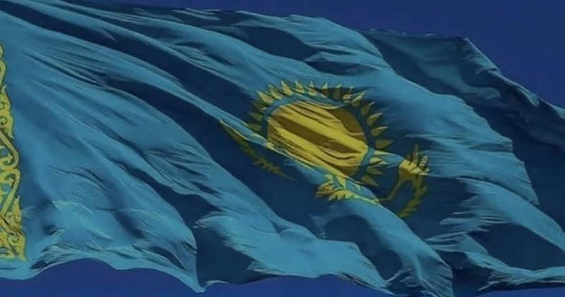 Государственный флаг спустили в Актобе: причину назвали в акимате