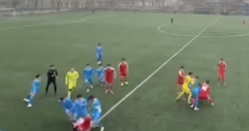 “Ордабасы“ мен “Ақтөбе“ футболшыларының жаппай төбелесі: полиция команда капитатын ұстады