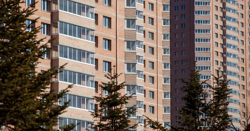 Более 50 тысяч казахстанцев проживали в аварийных домах в 2025 году аналитики