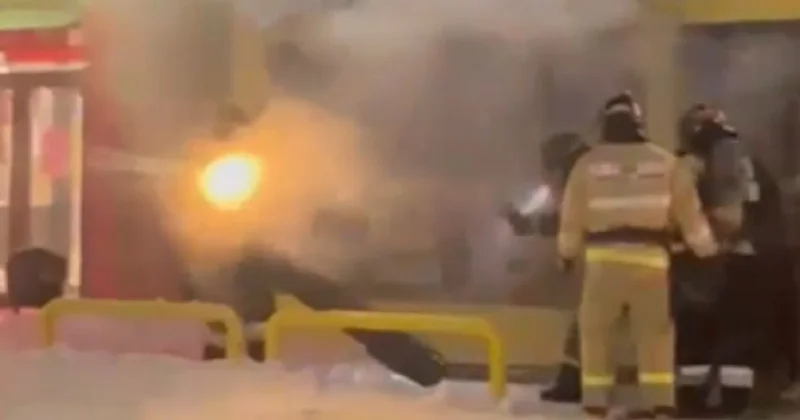 Избежали взрыва : киоск по продаже фастфуда загорелся в Астане