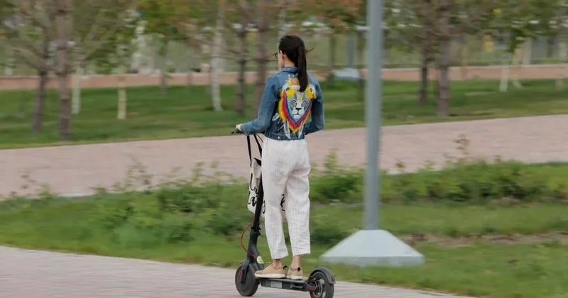 С 1 июля электросамокаты будут с номерами: что нужно знать казахстанцам