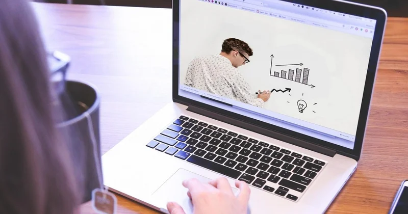 Из за сильного ветра школьников перевели на дистанционку в Астане